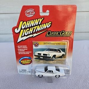 Johnny Lightning Classic Gold Collection White 1973 Pontiac GTO 1:64 Die-cast